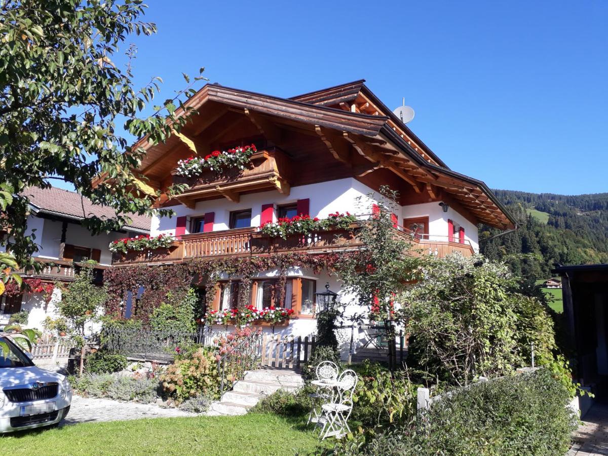 Haus Erika Apartment Brixen im Thale Luaran gambar